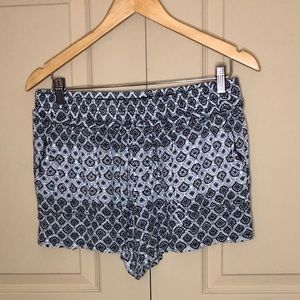 Women’s xl black and white boho printed shorts